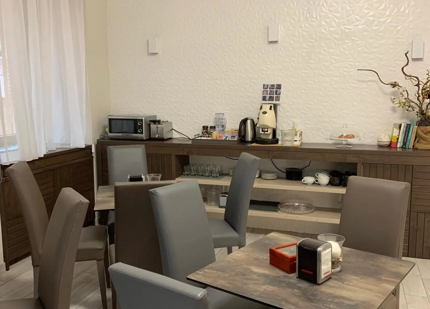 Bed and Breakfast Residenza Suarez Napoli 0*,  Italia